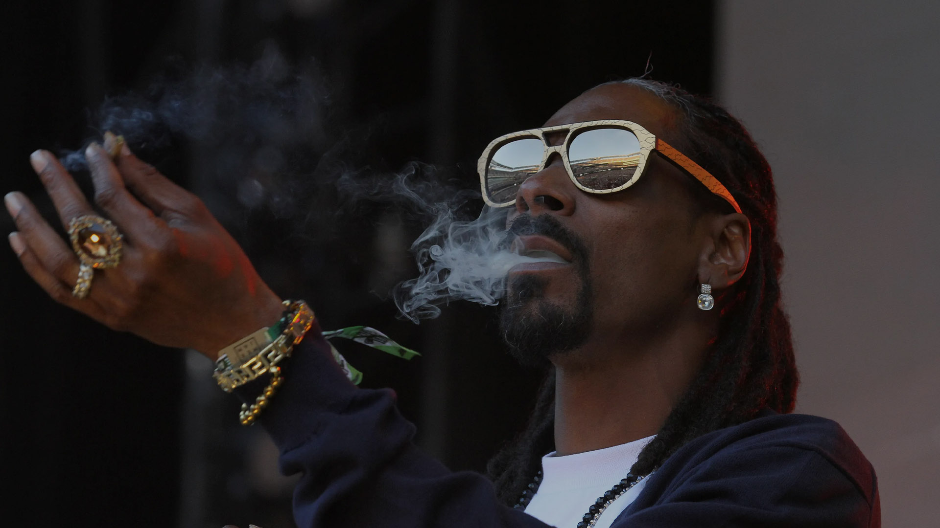 10 Celebrities Who Smoke Cannabis De La Bō Cannabis