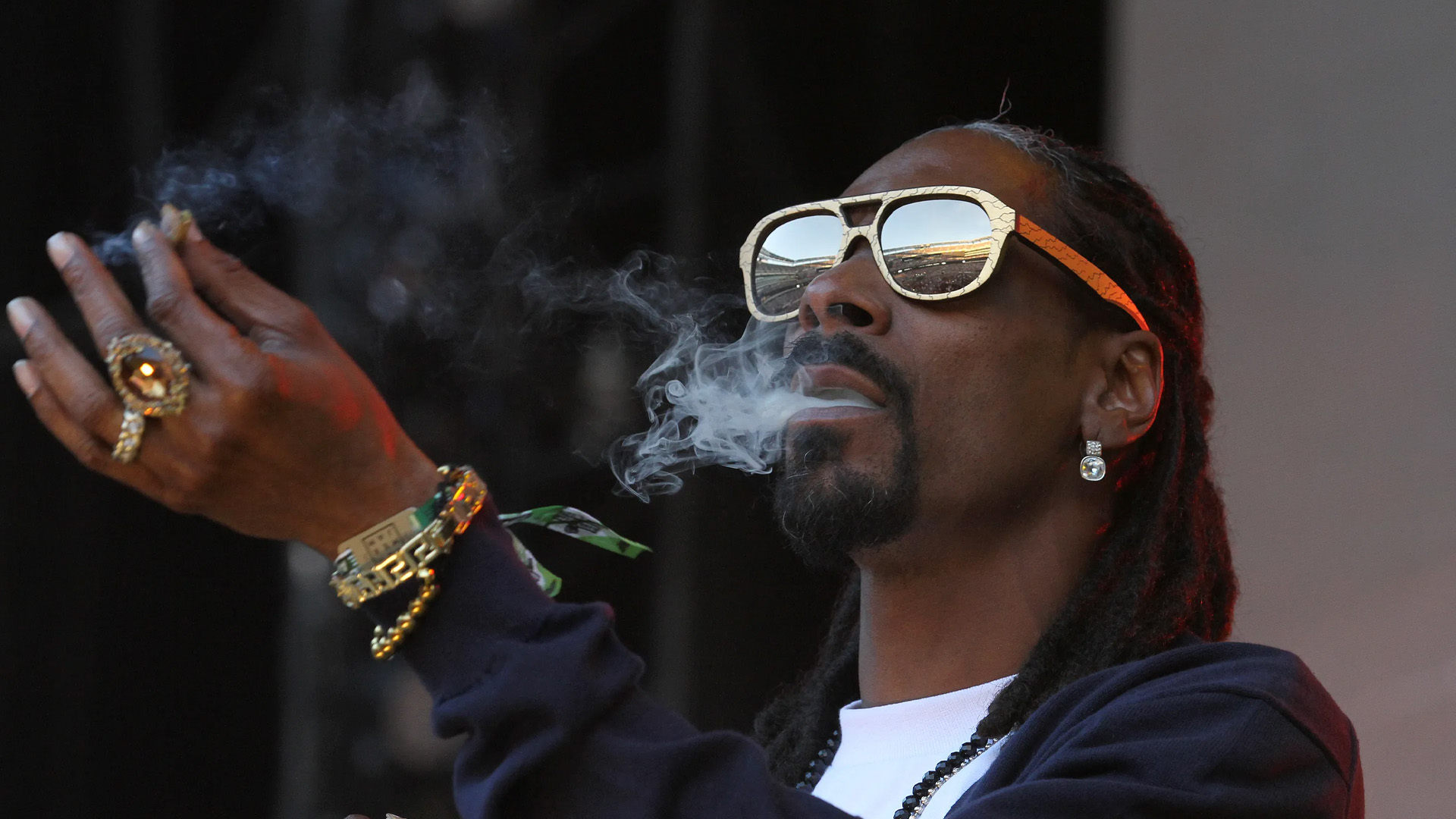 10 Celebrities Who Smoke Cannabis